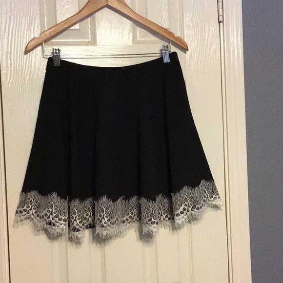 Black skirt with lace detail - Picture 1 of 1